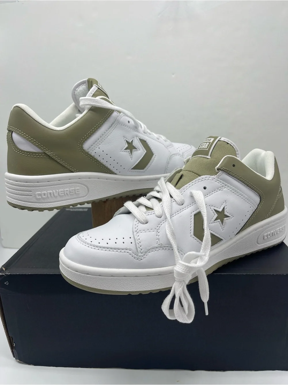 Converse •Men’s Sz 10 A11092C WEAPON OX
WHITE/MOSSY SLOTH/WHITE Athletic Sneaker - Picture 11 of 16